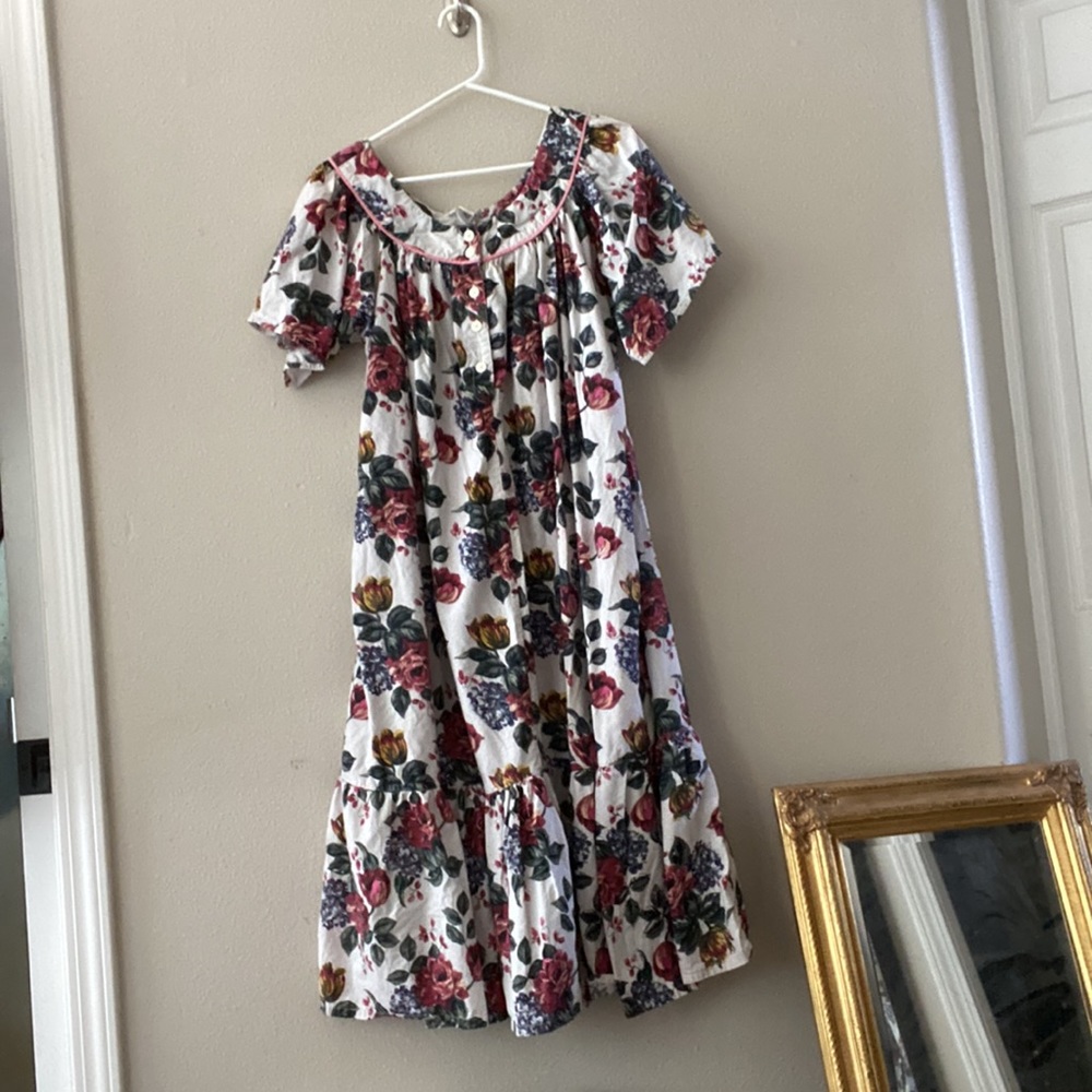 Beautiful floral 90s dress/nightgown/ muumuu🌷💐🌹